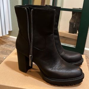 Lucky Brand /Zipper Boots / 9.5 WP Cascade
